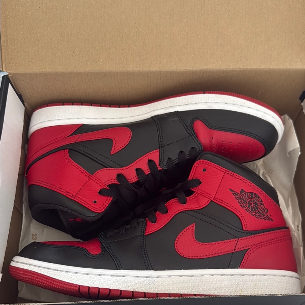 Jordan 1 mid Red black 554724 074 WORN 2 times